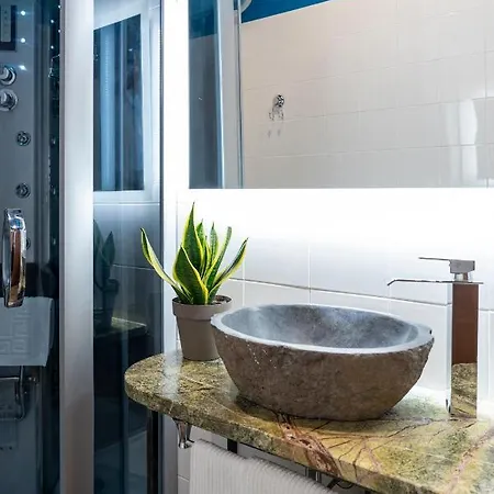Varese Suites 4*