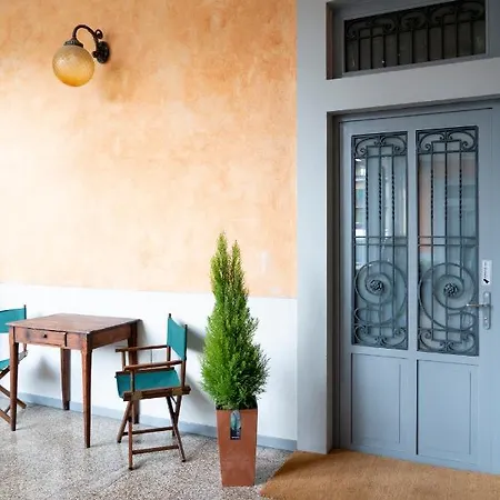Varese Suites 4*