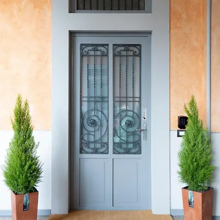 招待所 Varese Suites