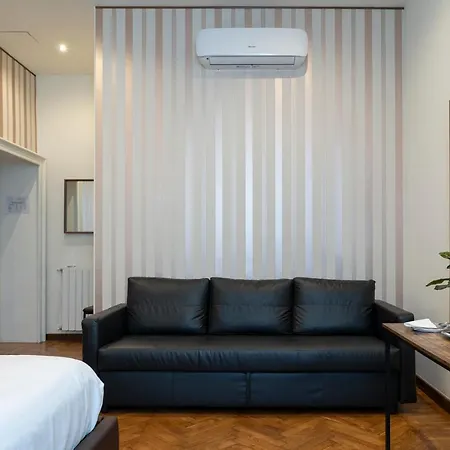 Varese Suites 招待所 瓦雷泽