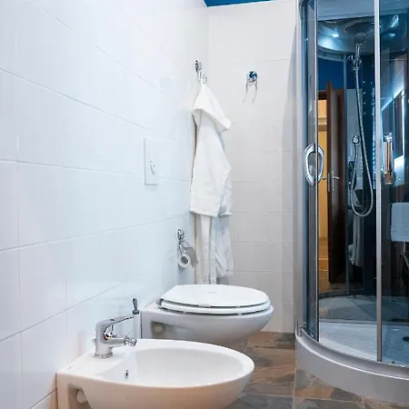 招待所 Varese Suites 4*