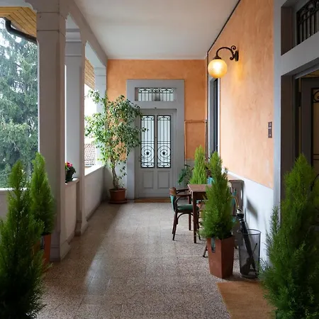 Konukevi Varese Suites Varese