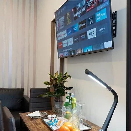 Varese Suites بيت ضيافة *