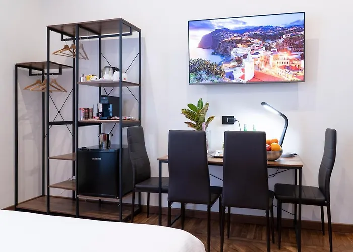 בית הארחה Varese Suites וארסה