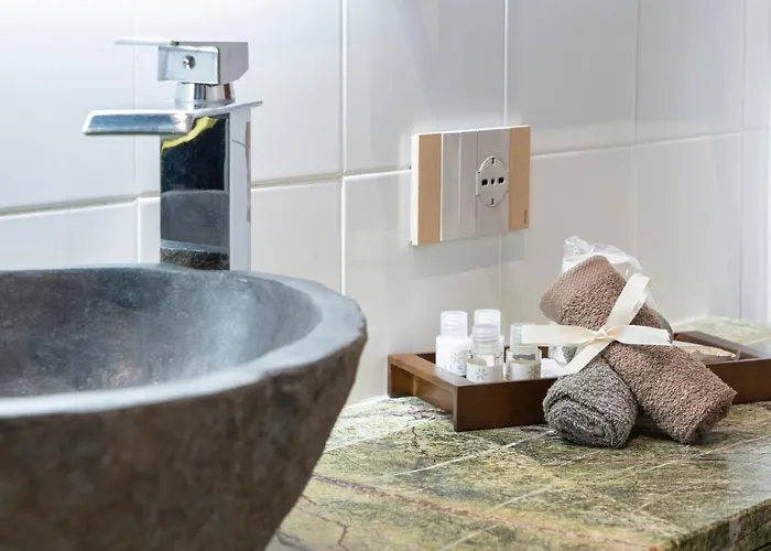 Varese Suites בית הארחה 4*