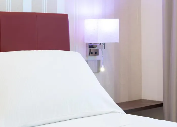 Varese Suites 4* וארסה