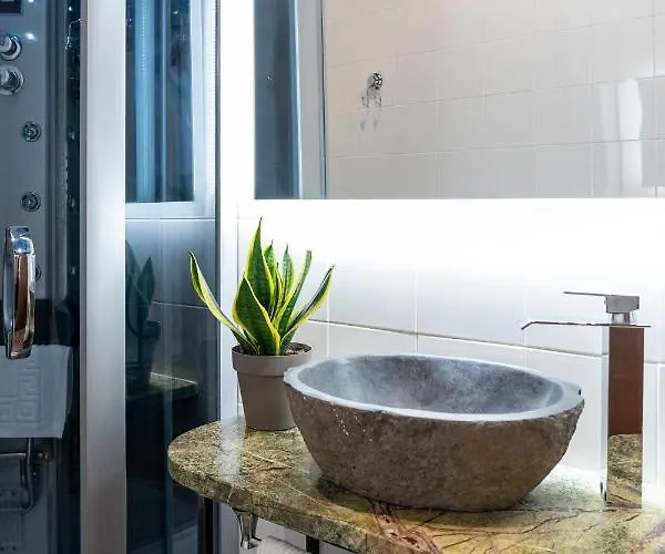 Varese Suites 4*