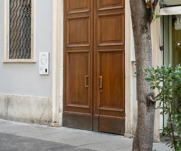בית הארחה Varese Suites וארסה