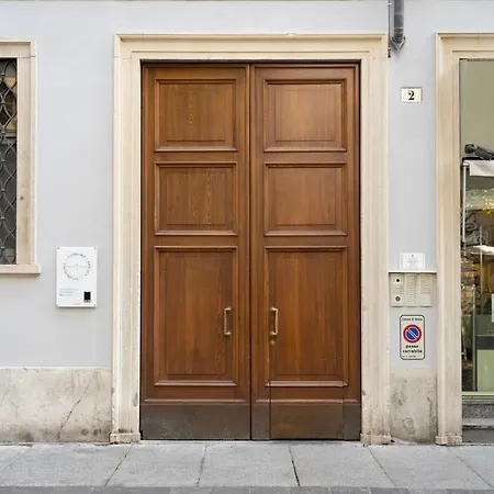 Pensión Varese Suites 4*